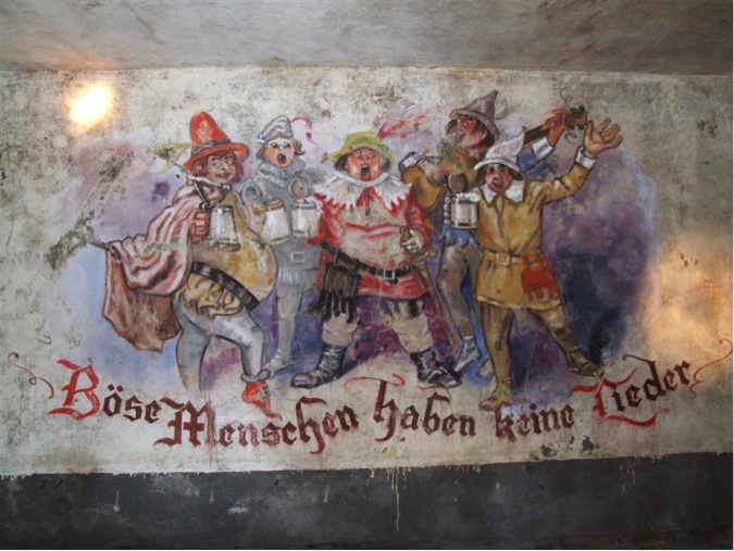 Wandschildering met tekst in bunker (foto: R. Morelissen, RCE)