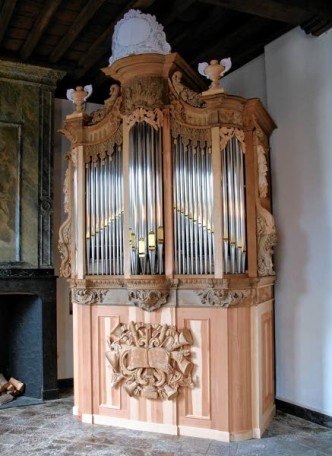 geloogde en meerdere keren vermaakte orgelkas